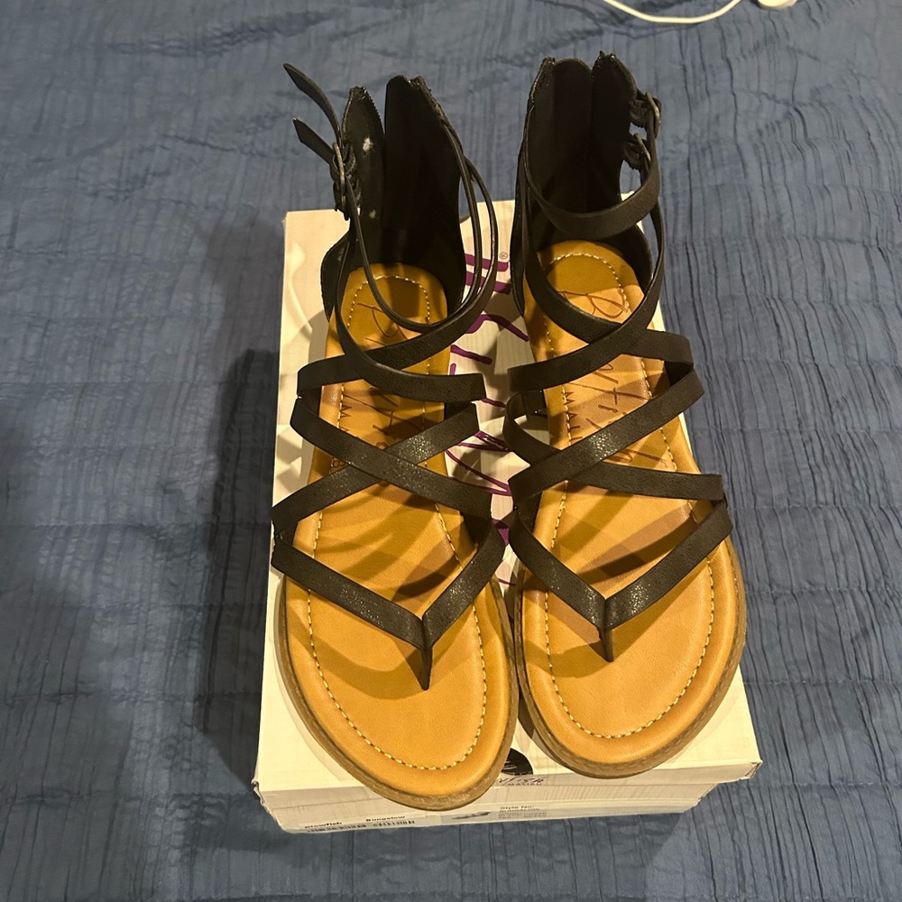 Women’ blowfish sandals